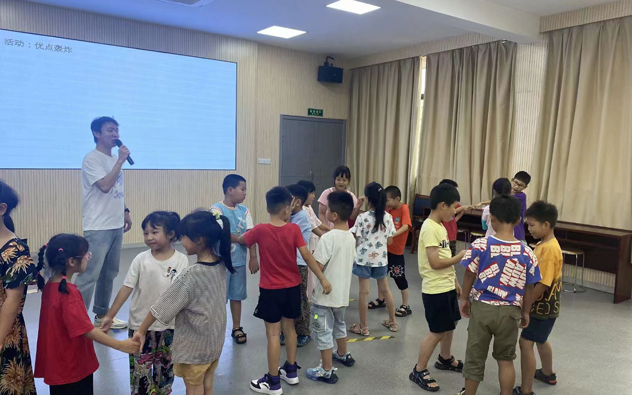满城龙观乡中心学校